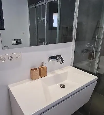 Atico En Puerta Osario 아파트 *
