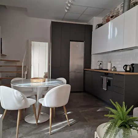 Atico En Puerta Osario 아파트 세비야