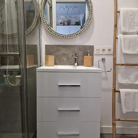 Atico En Puerta Osario 아파트 세비야